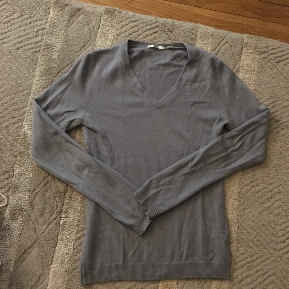 Uniqlo light blue sweater 100% cashmere